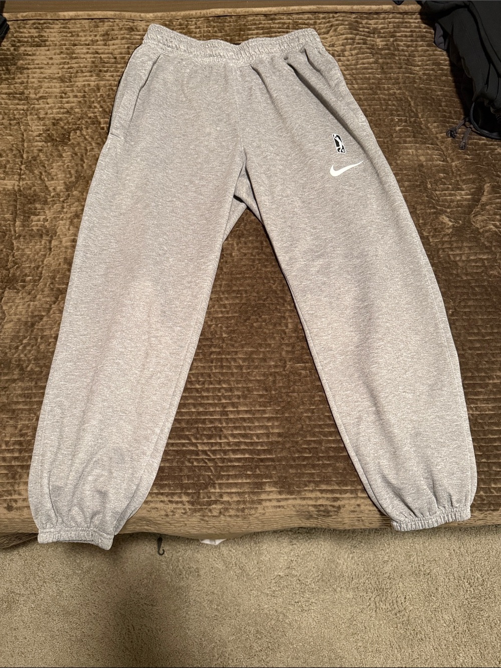Nike Men’s NBA Gleague Sweatpants Grey size L